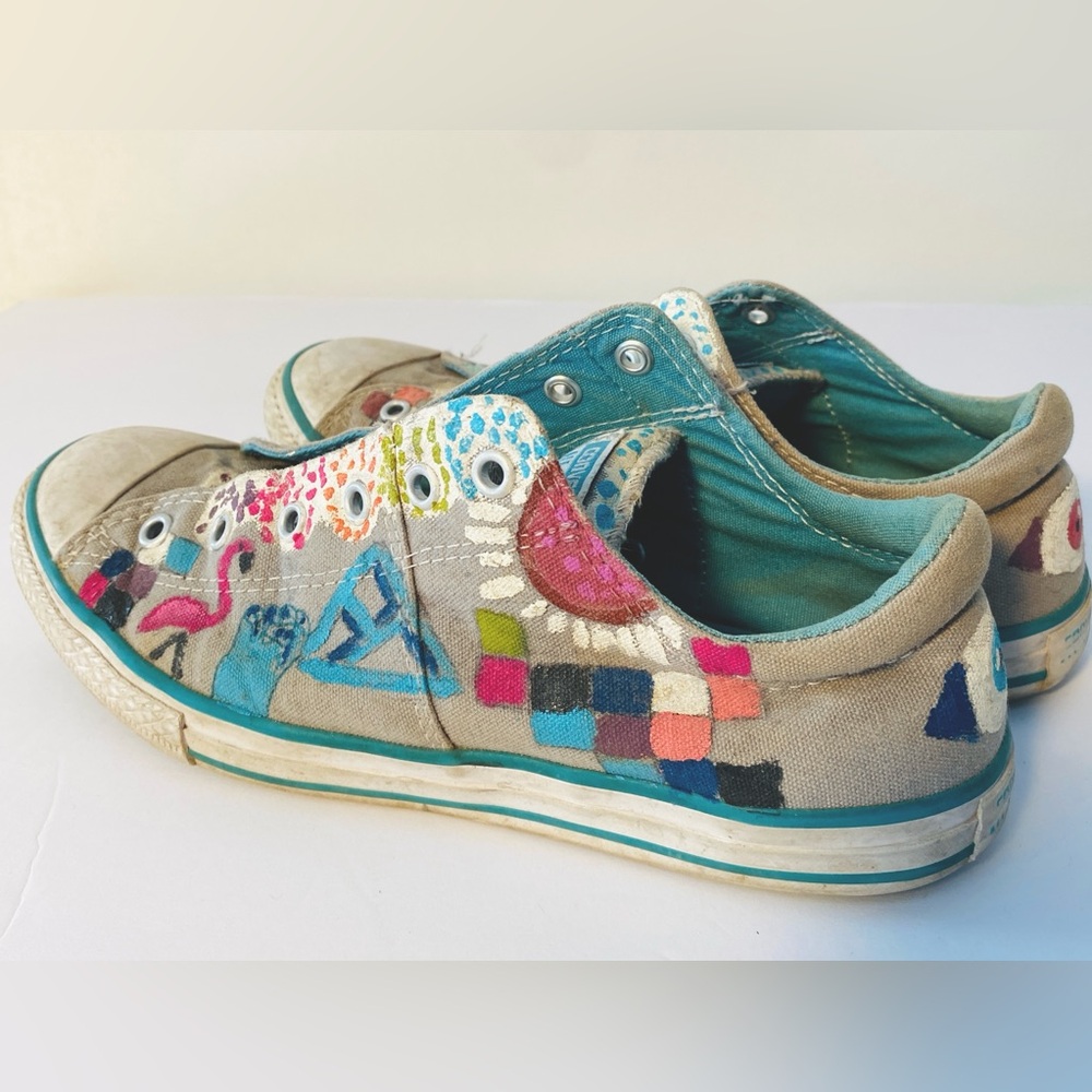 Hand painted Converse Jr size 6 Women’s size 8.